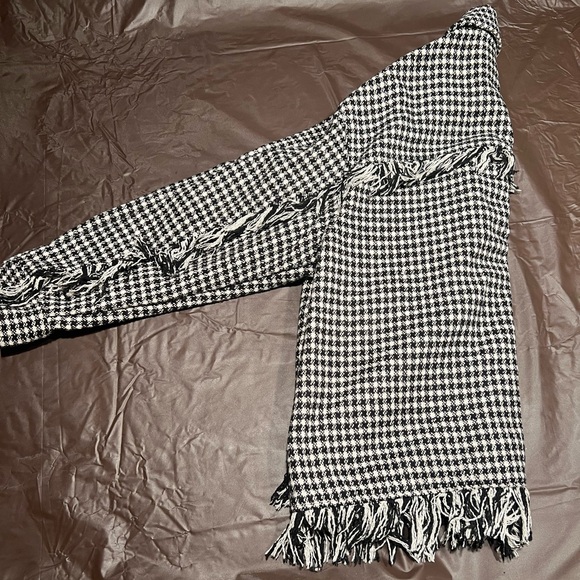 Zara. Size S. Houndstooth Jacket - Picture 3 of 3